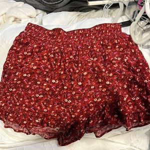 American Eagle. Cute floral flowy shorts with pockets!